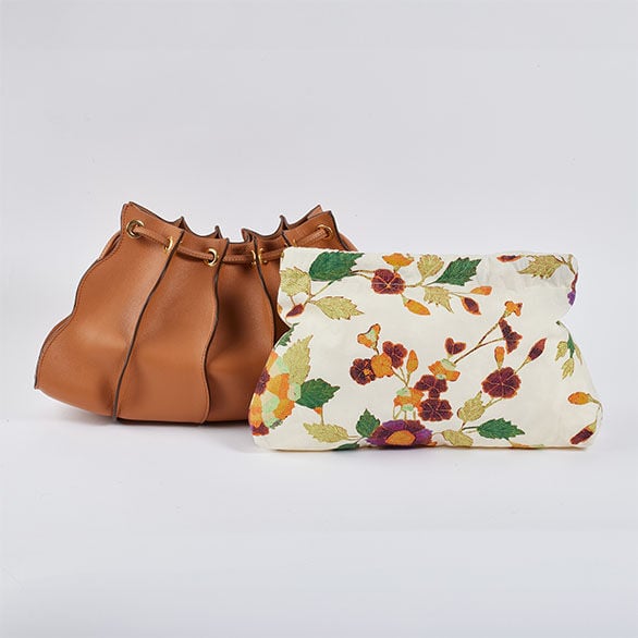 La borsa Wave e la selezione di prodotti di bellezza di Ulla Johnson